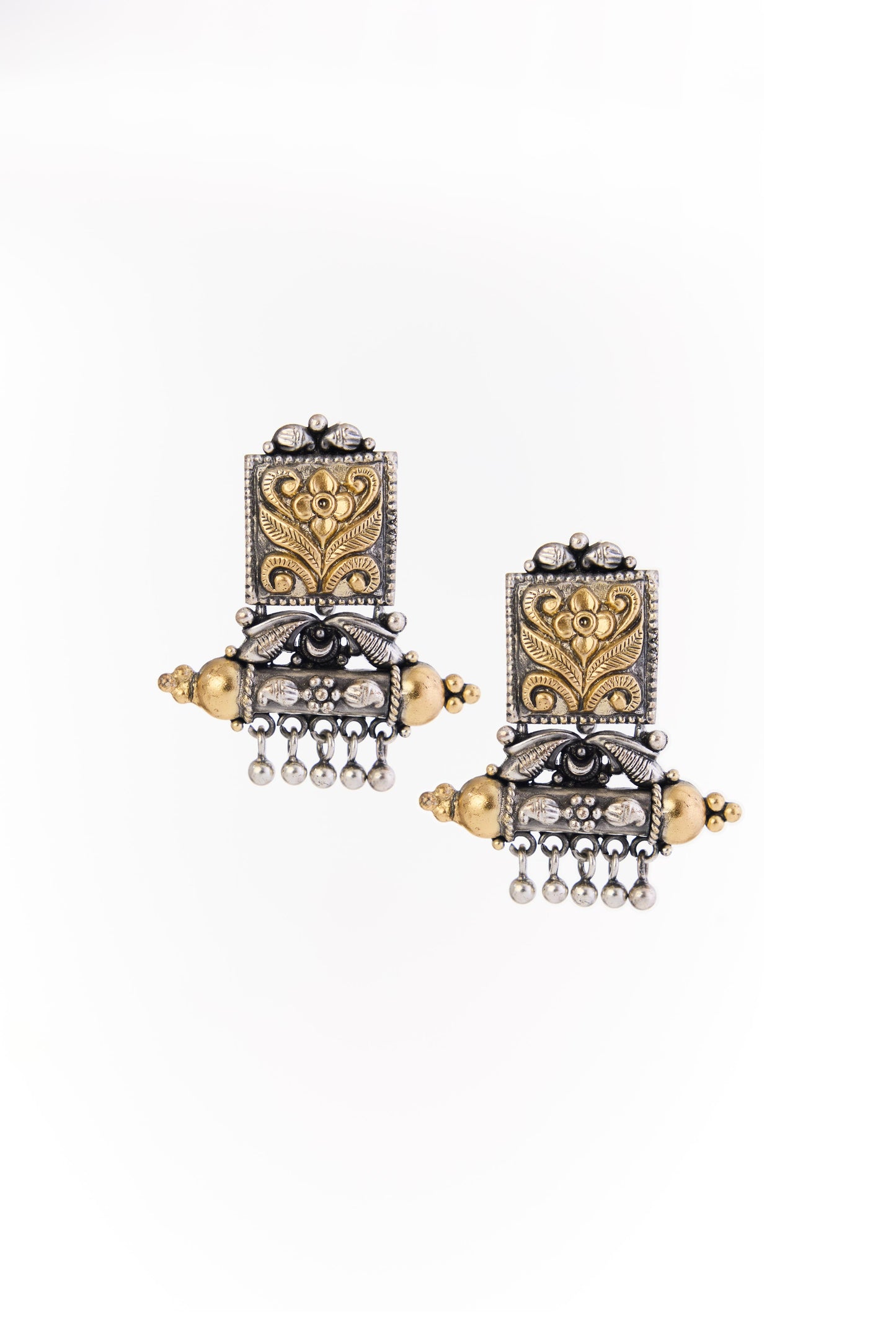 Etninic stud in dual tone